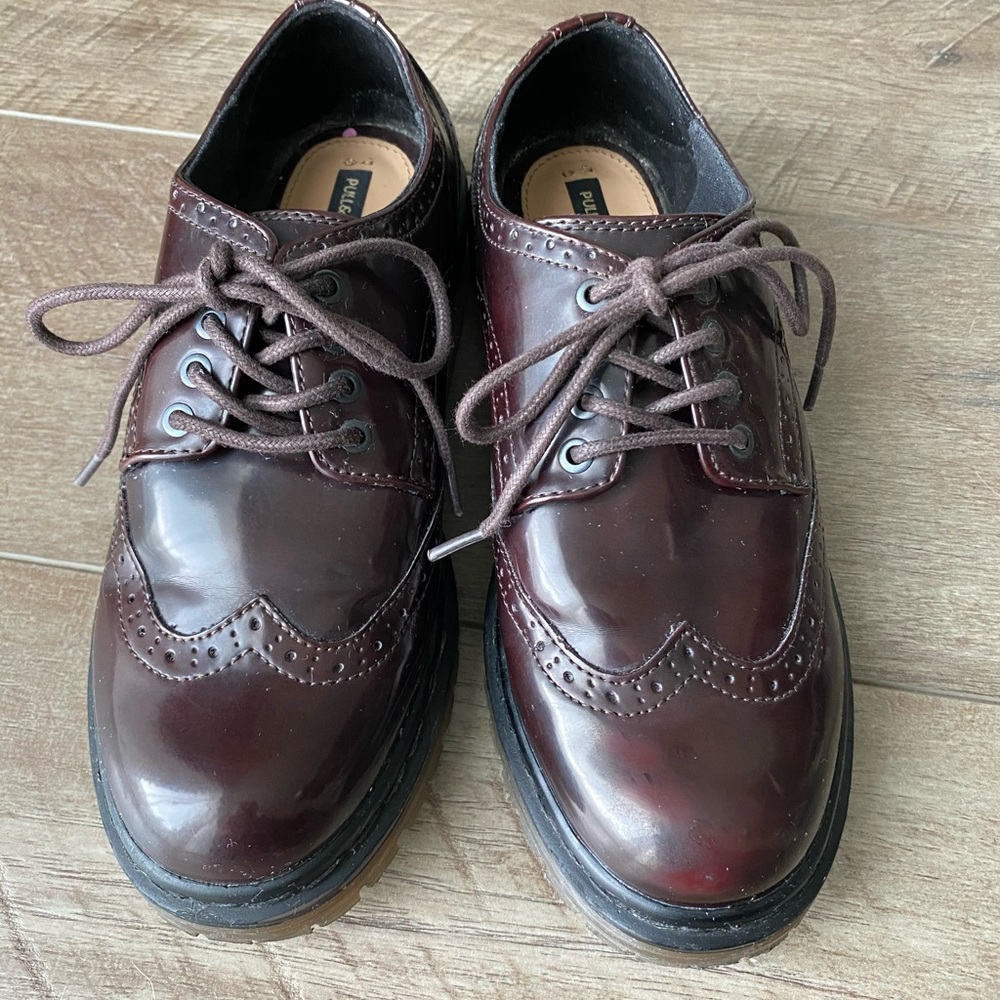 Pull&Bear burgundy Oxfords